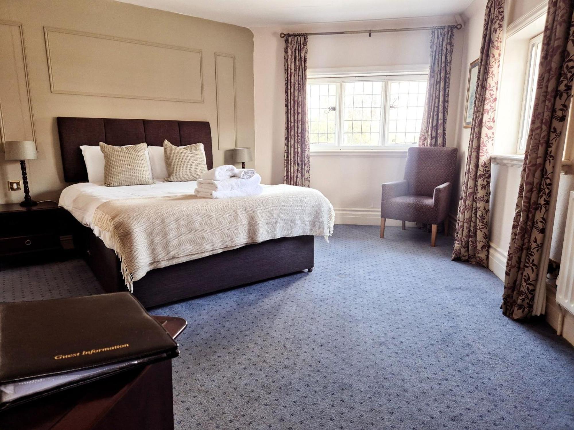 The Devil'S Punchbowl Hotel Hindhead Exterior photo